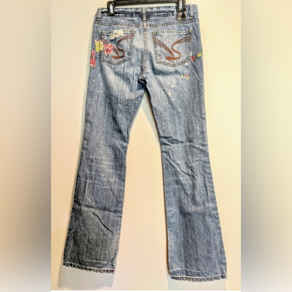 Jessica Simpson size 7 Junior jeans…flower accents for a little sass🌺
